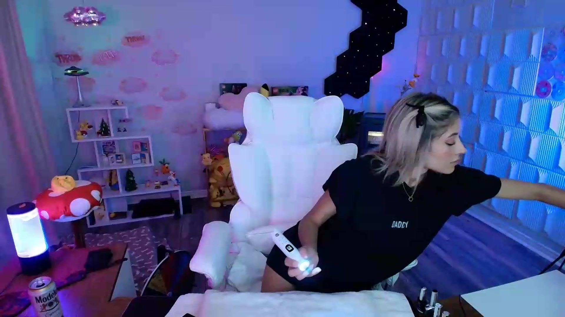 Gallery image thumbnail from kaydolll's myfreecams stream on, 08/08/2026, 07:40 image 8 of 20