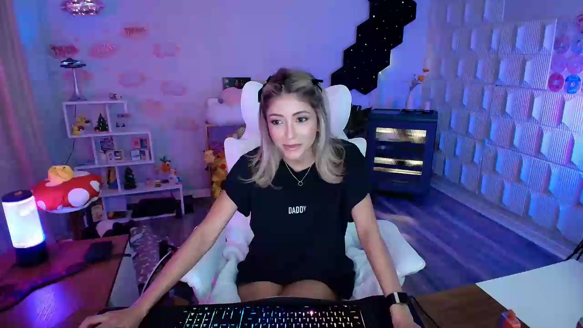 Gallery image thumbnail from kaydolll's myfreecams stream on, 08/08/2026, 07:40 image 1 of 20
