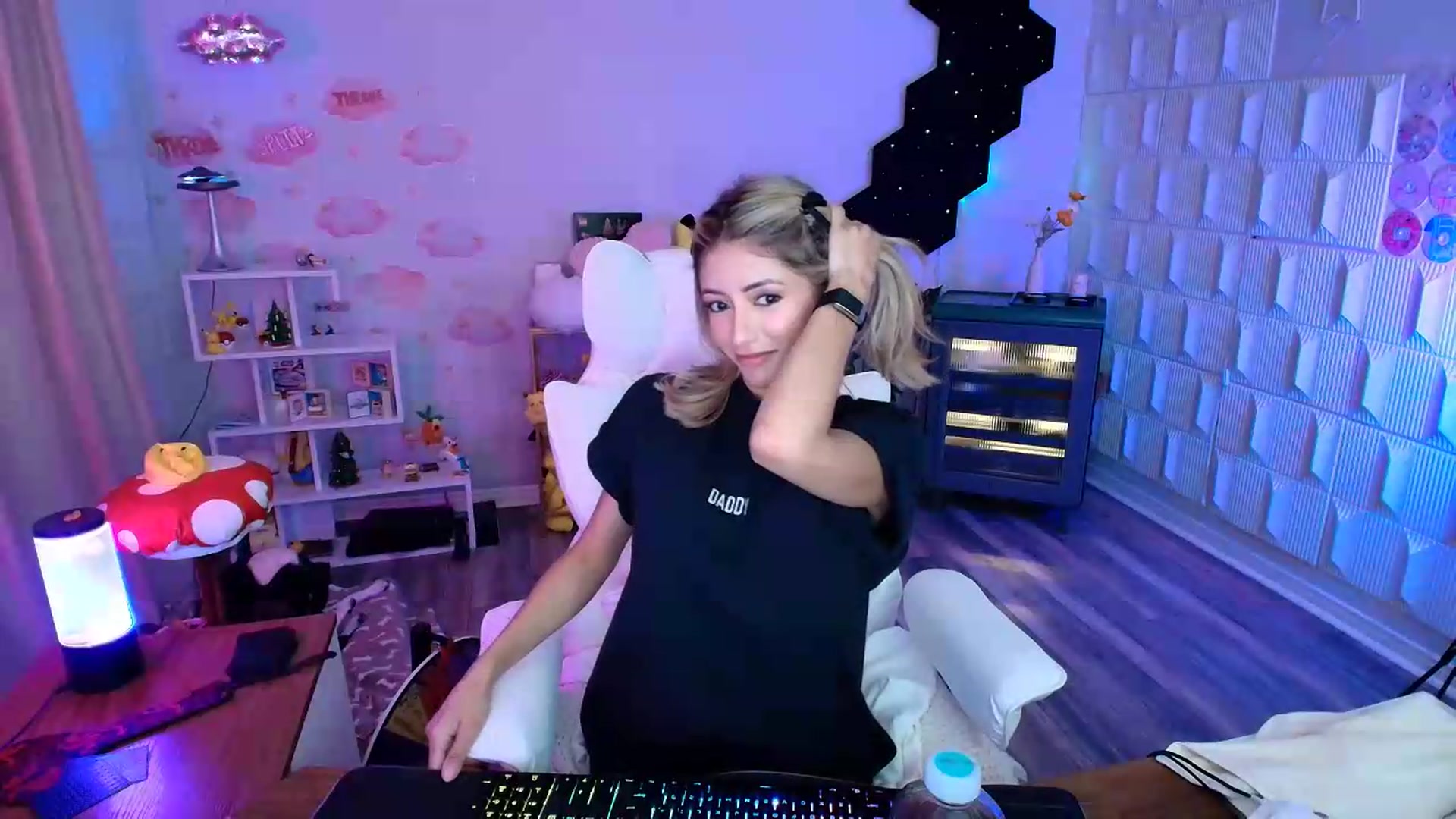 Gallery image thumbnail from kaydolll's myfreecams stream on, 08/08/2026, 07:40 image 19 of 20