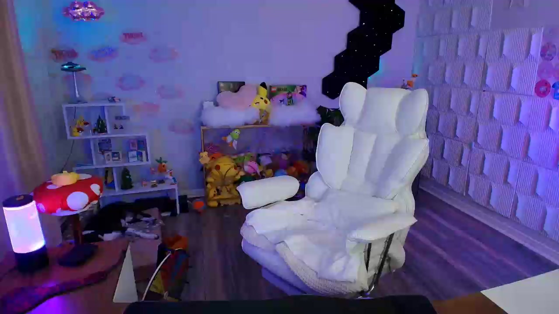 Gallery image thumbnail from kaydolll's myfreecams stream on, 08/13/2026, 01:54 image 1 of 20