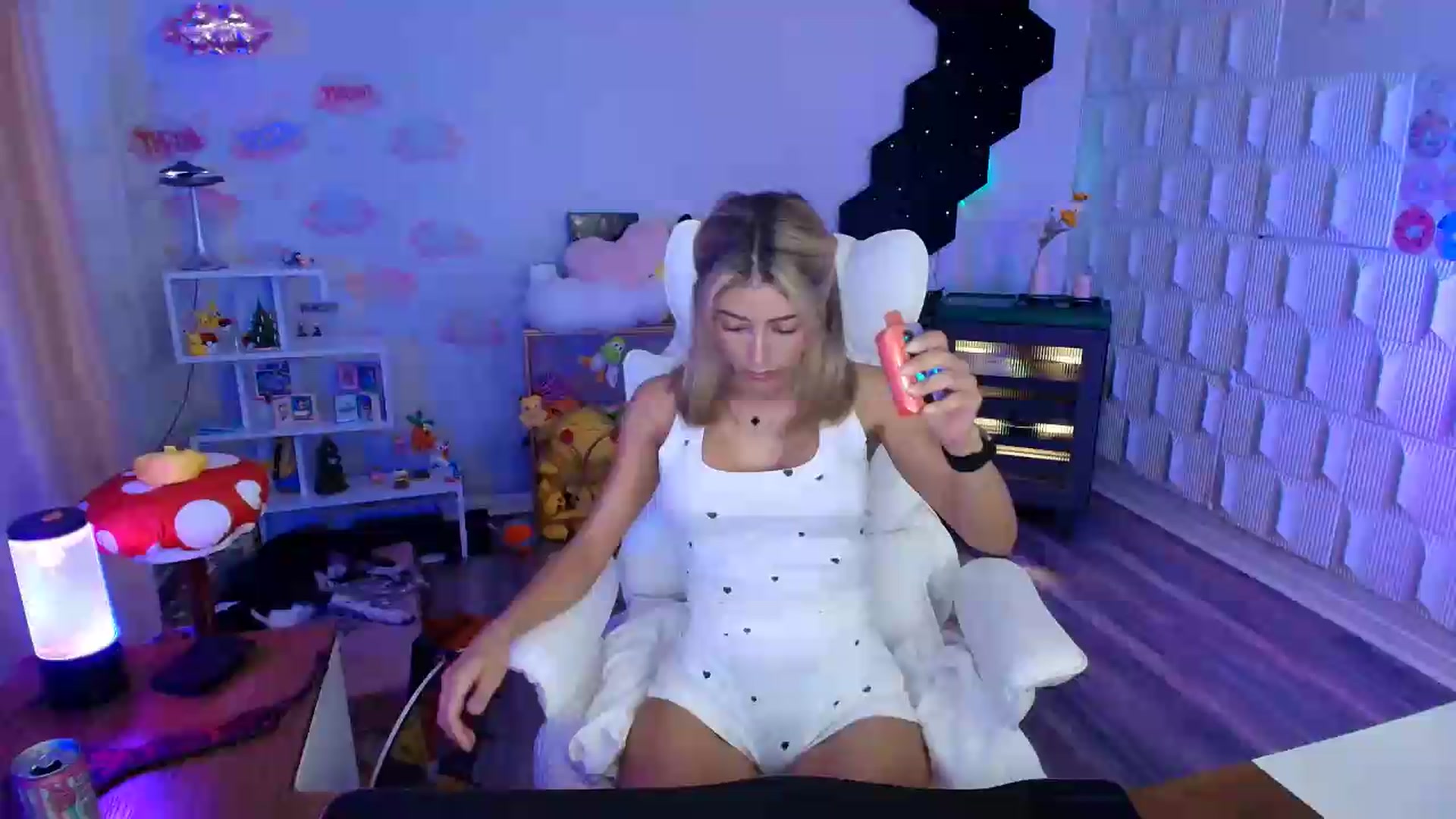 Gallery image thumbnail from kaydolll's myfreecams stream on, 08/13/2026, 01:54 image 10 of 20