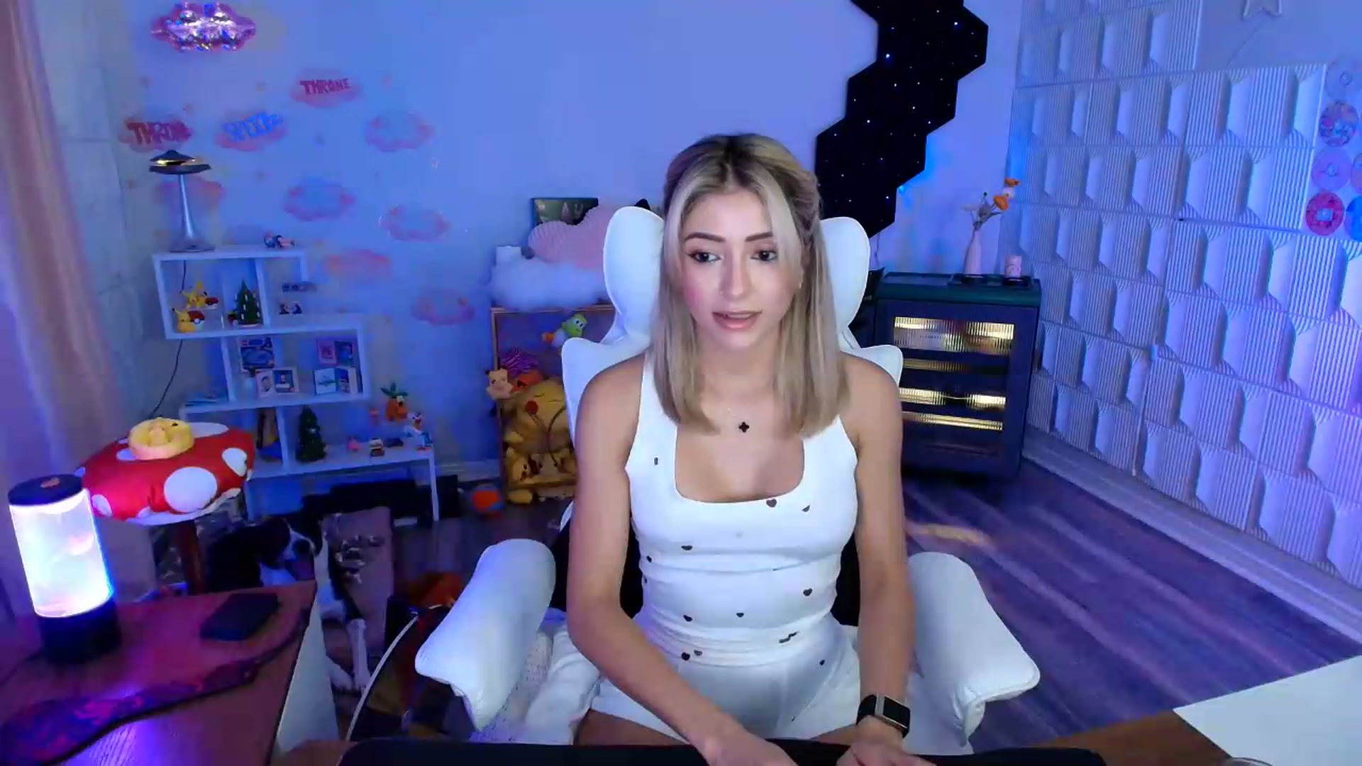 Gallery image thumbnail from kaydolll's myfreecams stream on, 08/13/2026, 02:28 image 18 of 20