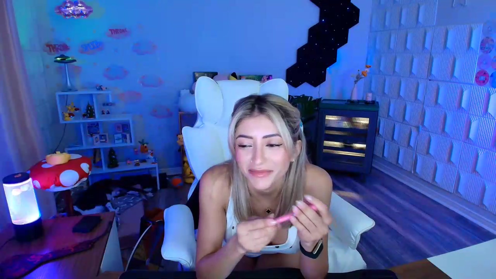 Gallery image thumbnail from kaydolll's myfreecams stream on, 08/13/2026, 02:28 image 3 of 20