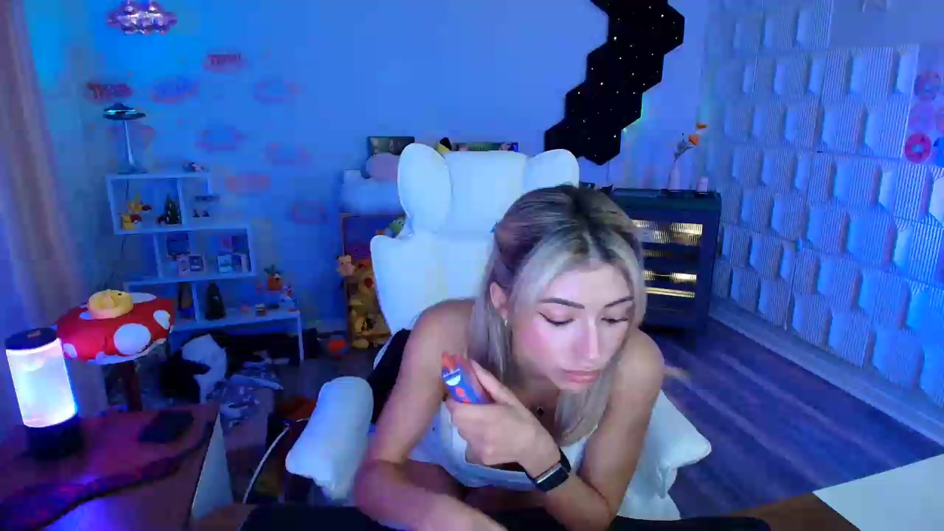 Gallery image thumbnail from kaydolll's myfreecams stream on, 08/13/2026, 02:28 image 7 of 20