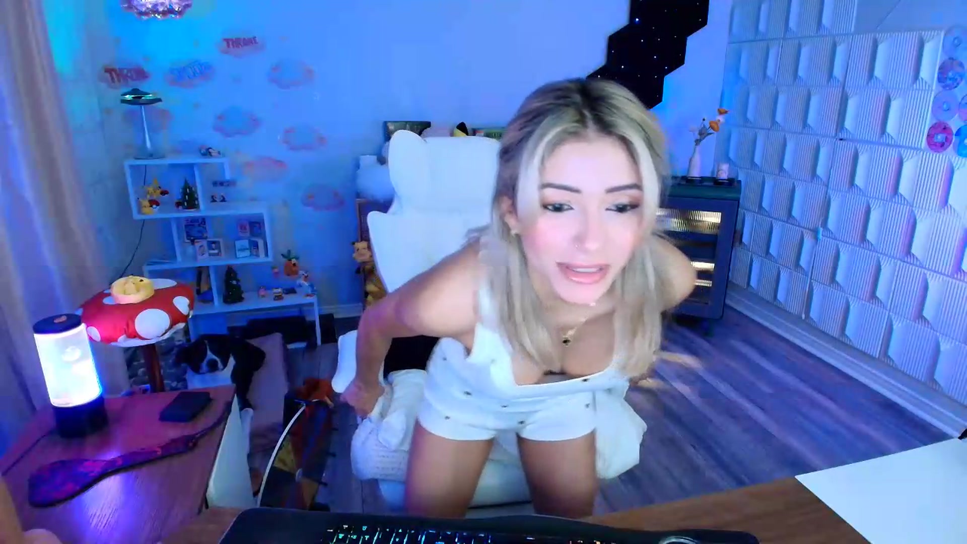 Gallery image thumbnail from kaydolll's myfreecams stream on, 08/13/2026, 09:35 image 6 of 20