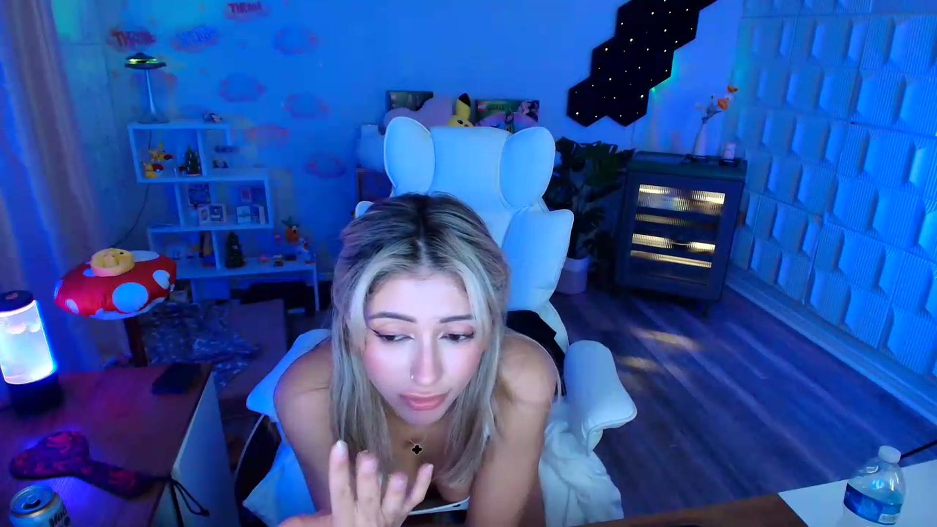 Gallery image thumbnail from kaydolll's myfreecams stream on, 08/13/2026, 12:39 image 17 of 20