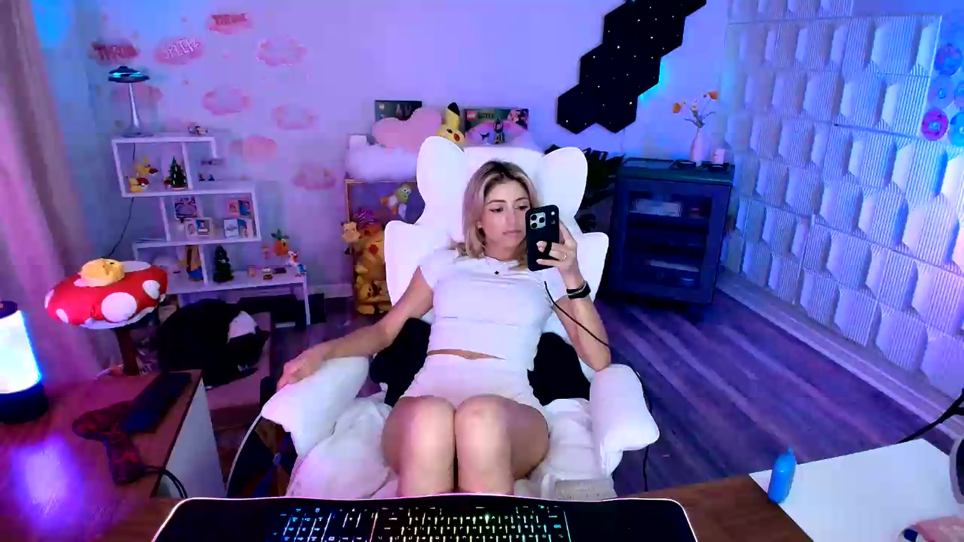 Gallery image thumbnail from kaydolll's myfreecams stream on, 08/20/2026, 07:20 image 3 of 20