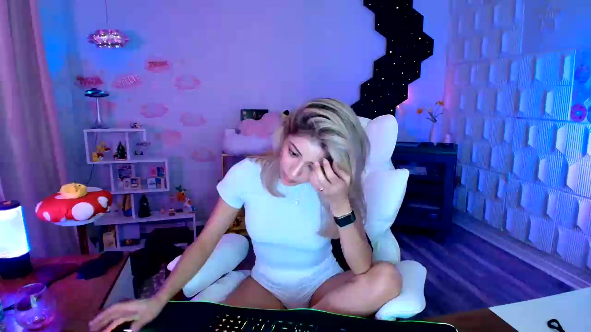 Gallery image thumbnail from kaydolll's myfreecams stream on, 08/20/2026, 08:17 image 9 of 20