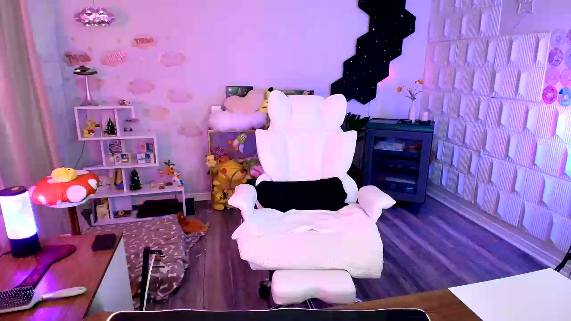 Gallery image thumbnail from kaydolll's myfreecams stream on, 08/21/2026, 10:33 image 3 of 20
