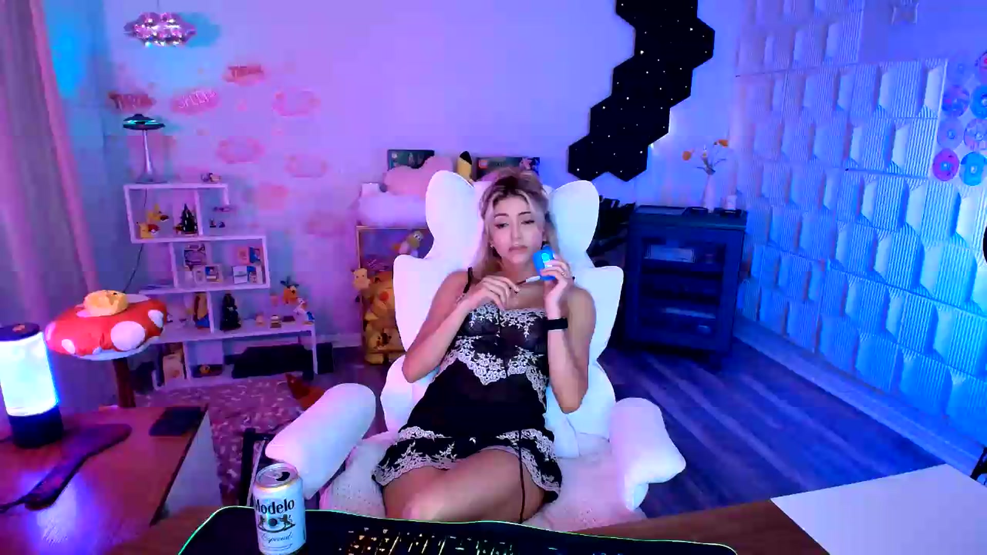Gallery image thumbnail from kaydolll's myfreecams stream on, 08/22/2026, 06:02 image 3 of 20