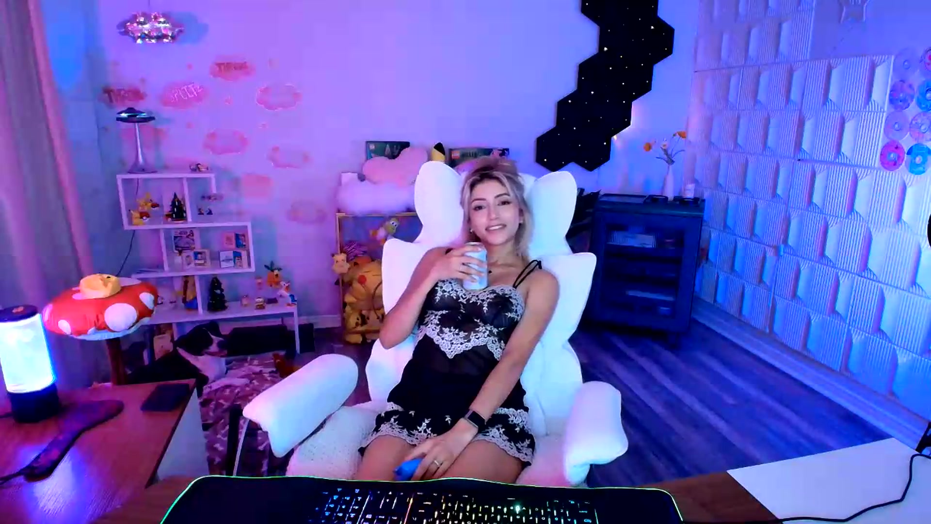 Gallery image thumbnail from kaydolll's myfreecams stream on, 08/22/2026, 06:02 image 12 of 20