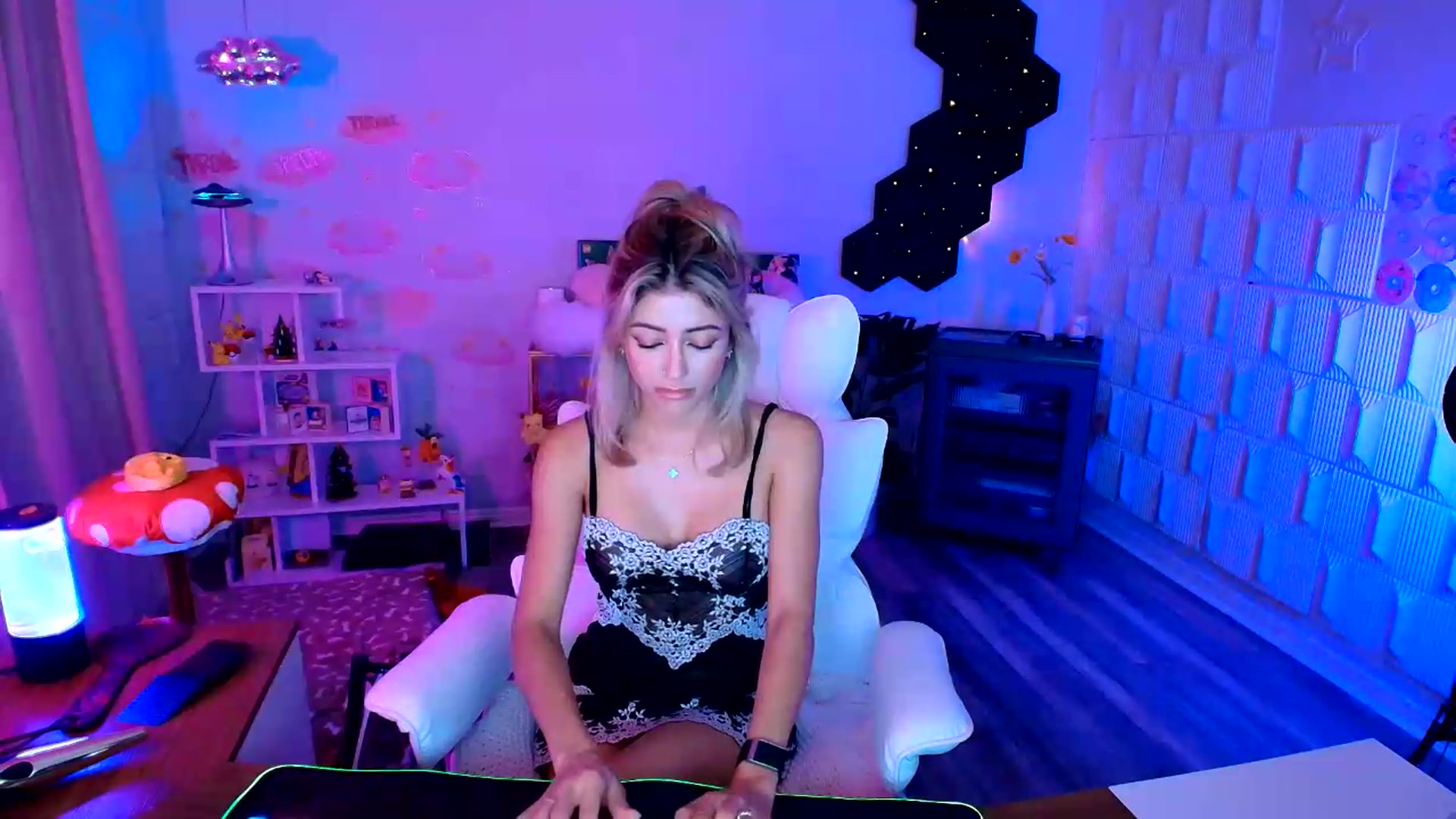 Gallery image thumbnail from kaydolll's myfreecams stream on, 08/22/2026, 08:40 image 5 of 20