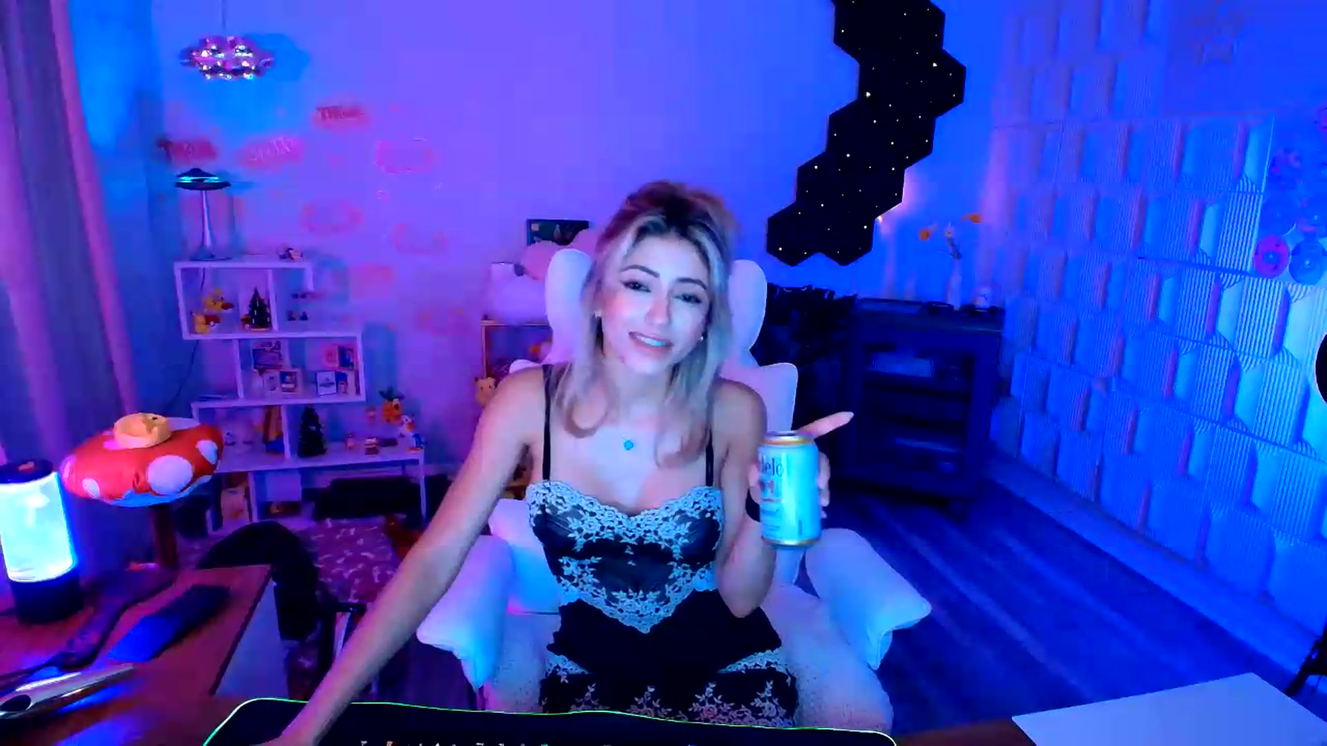 Gallery image thumbnail from kaydolll's myfreecams stream on, 08/22/2026, 08:40 image 8 of 20