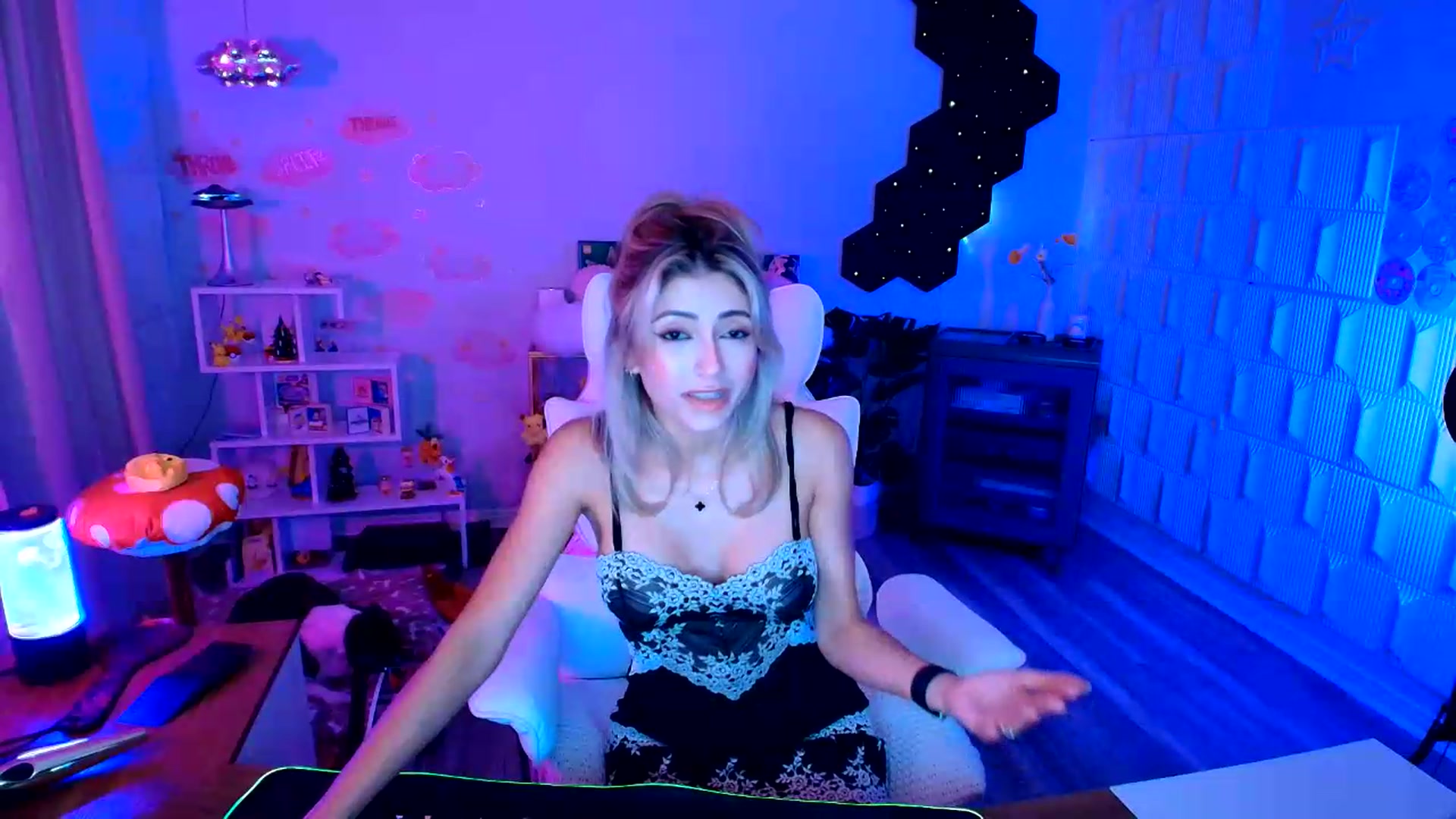 Gallery image thumbnail from kaydolll's myfreecams stream on, 08/22/2026, 08:40 image 9 of 20