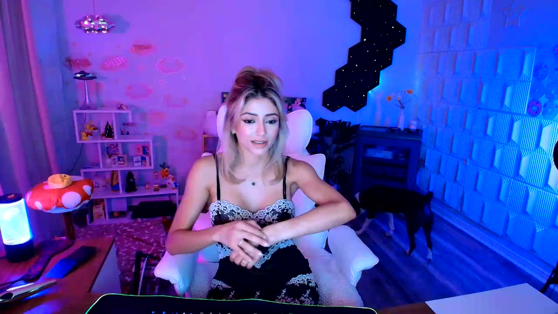 Gallery image thumbnail from kaydolll's myfreecams stream on, 08/22/2026, 08:40 image 6 of 20