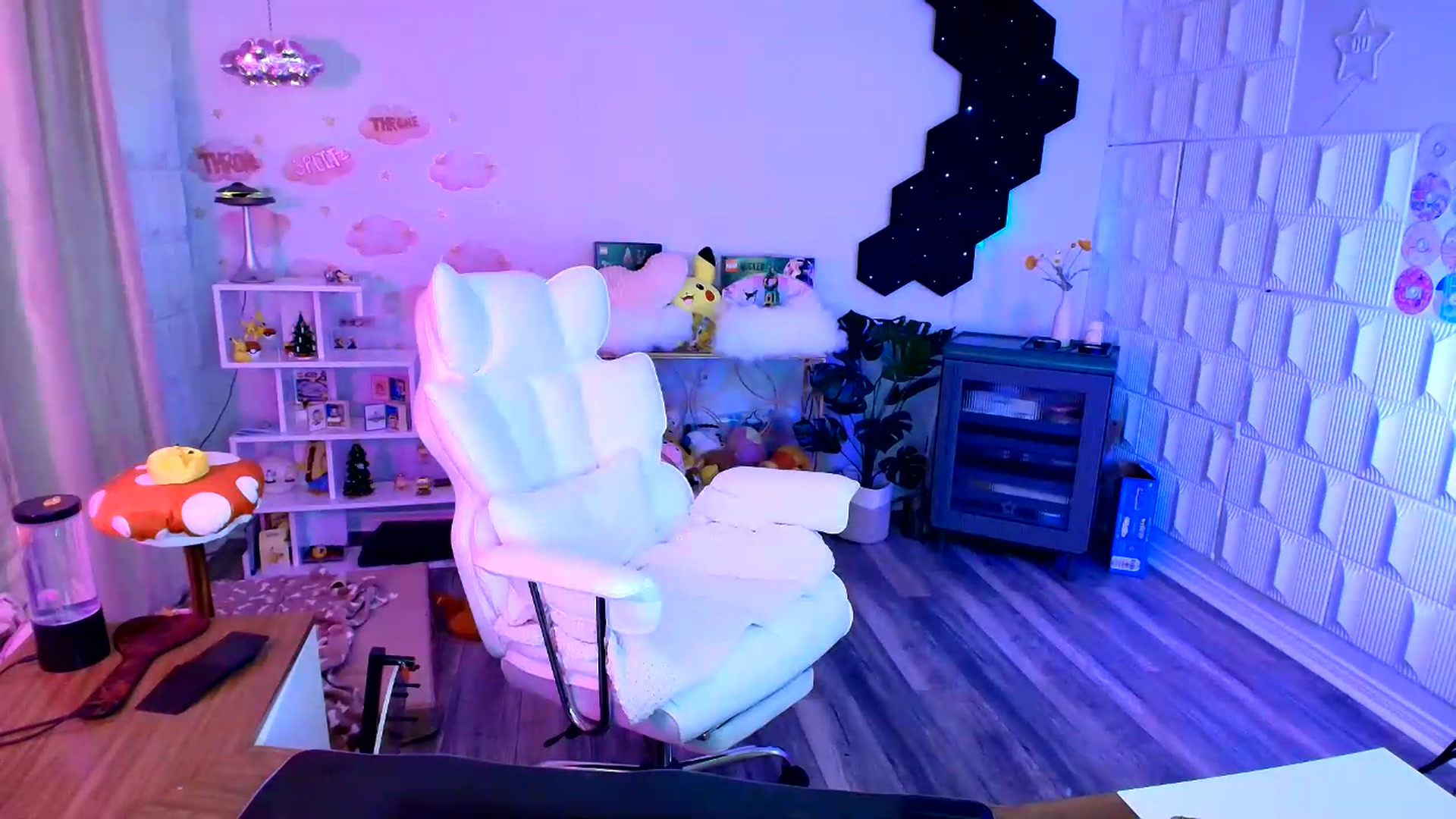 Gallery image thumbnail from kaydolll's myfreecams stream on, 08/27/2026, 08:29 image 4 of 20