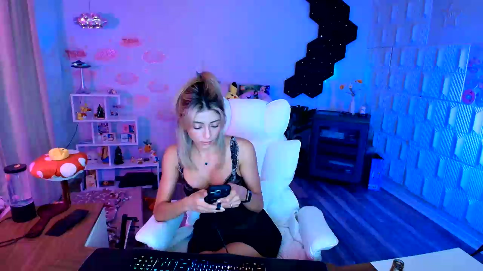 Gallery image thumbnail from kaydolll's myfreecams stream on, 08/27/2026, 08:29 image 1 of 20