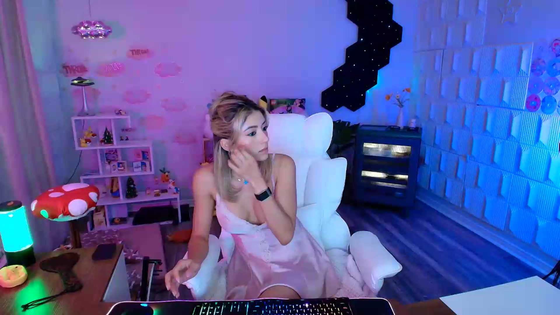 Gallery image thumbnail from kaydolll's myfreecams stream on, 08/28/2026, 05:26 image 9 of 20