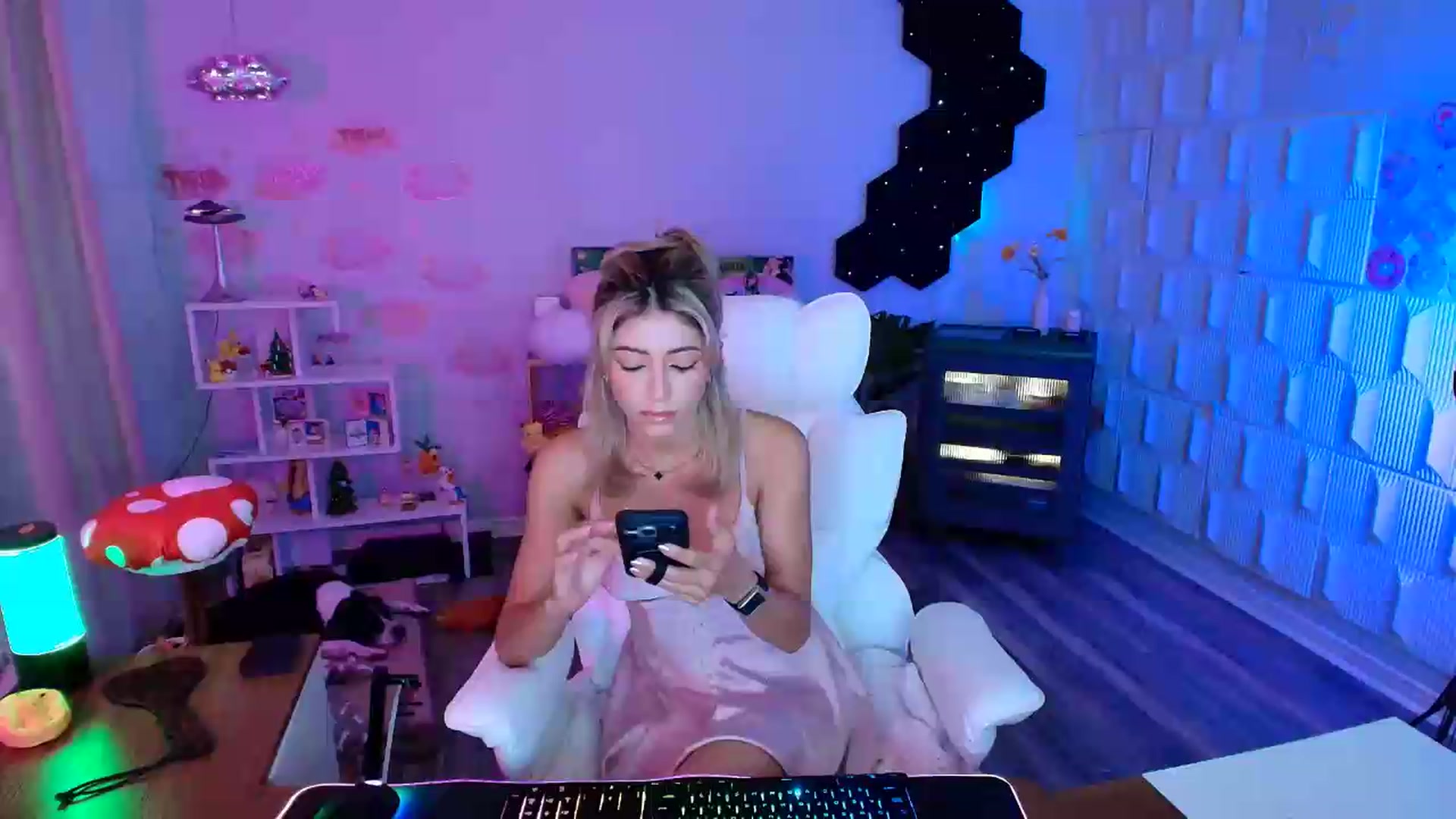 Gallery image thumbnail from kaydolll's myfreecams stream on, 08/28/2026, 05:26 image 2 of 20