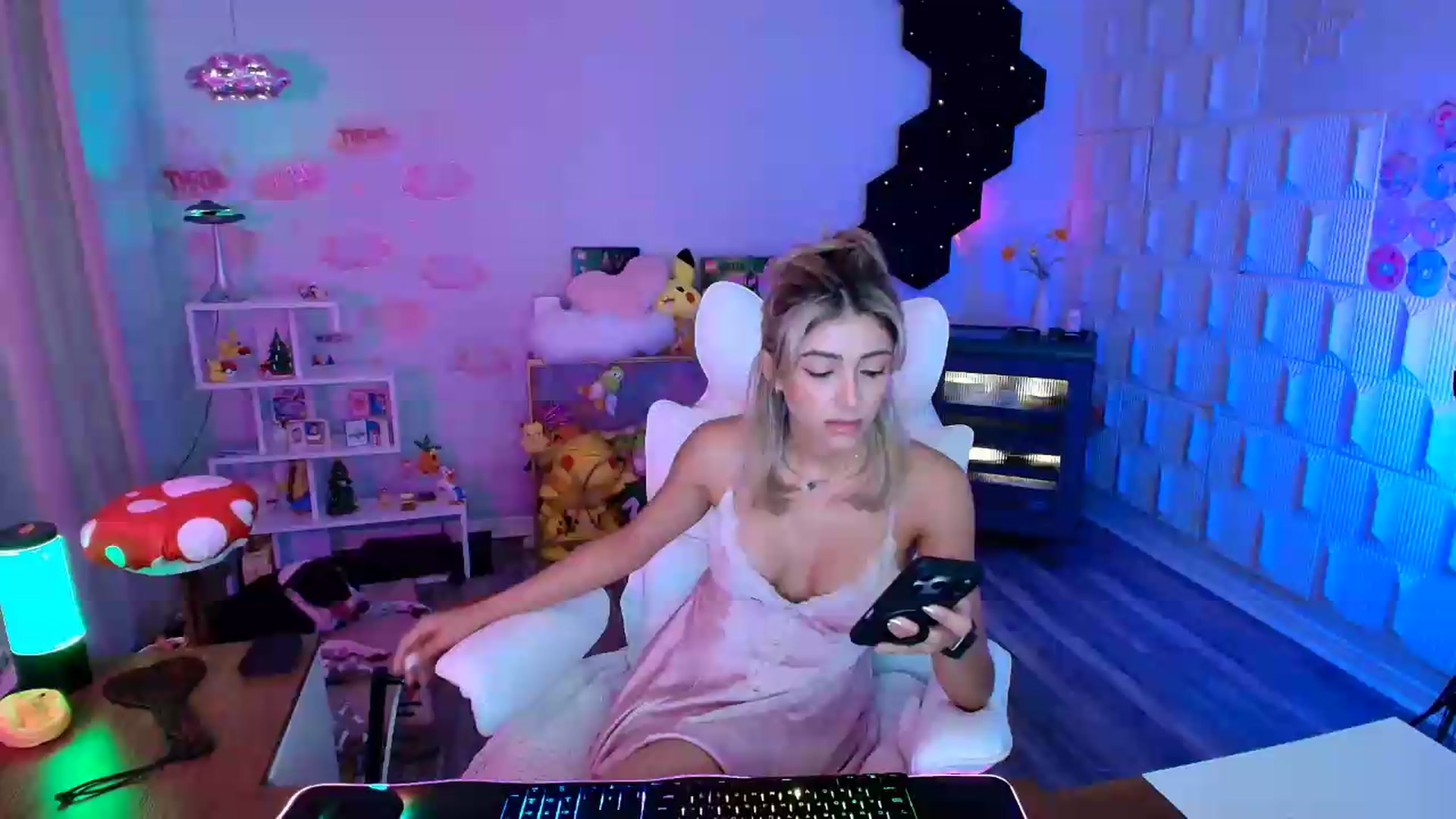 Gallery image thumbnail from kaydolll's myfreecams stream on, 08/28/2026, 05:26 image 1 of 20