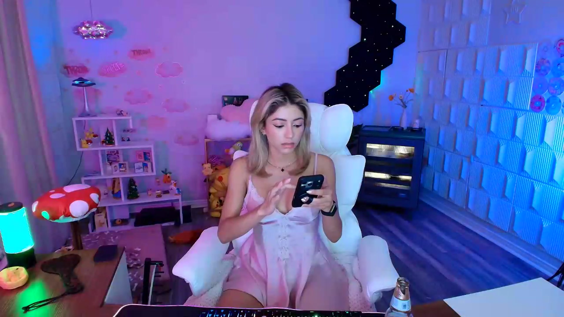 Gallery image thumbnail from kaydolll's myfreecams stream on, 08/28/2026, 07:58 image 3 of 20