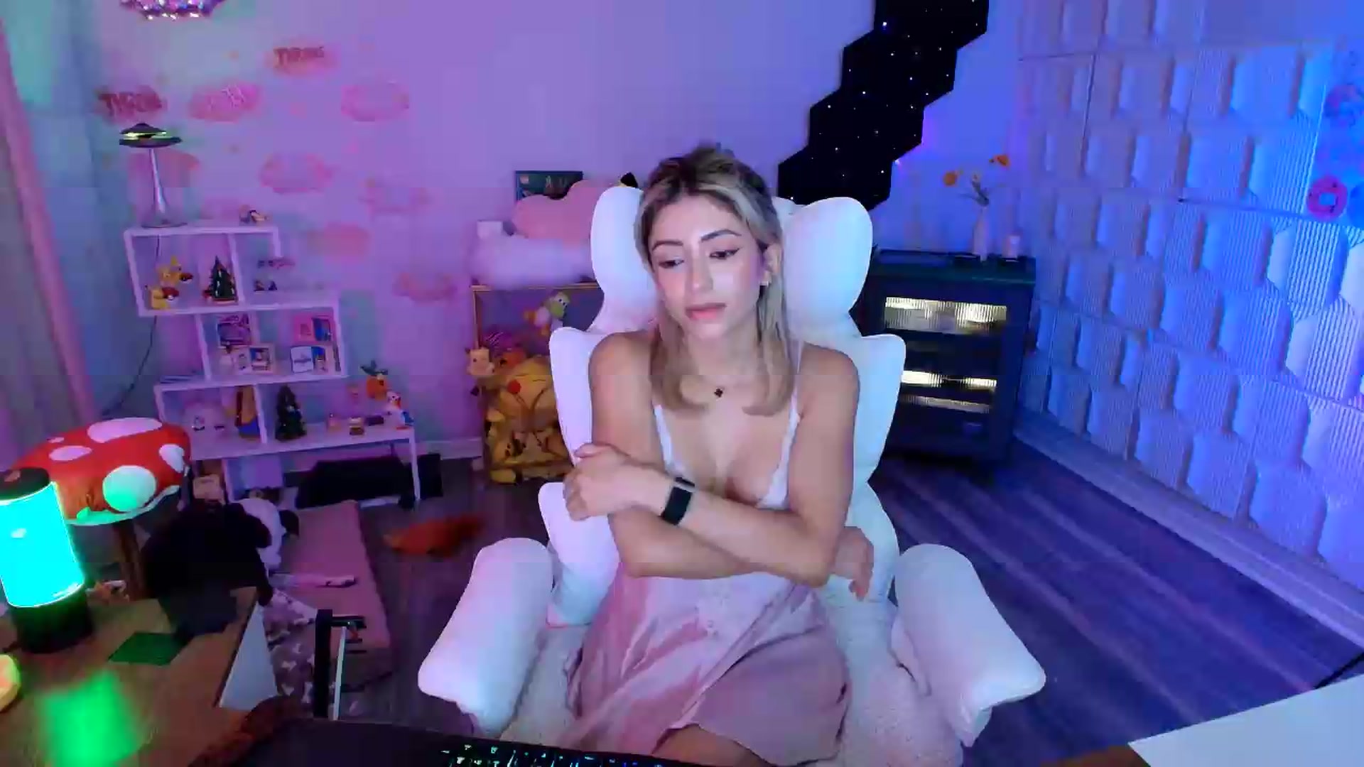 Gallery image thumbnail from kaydolll's myfreecams stream on, 08/28/2026, 09:55 image 16 of 20