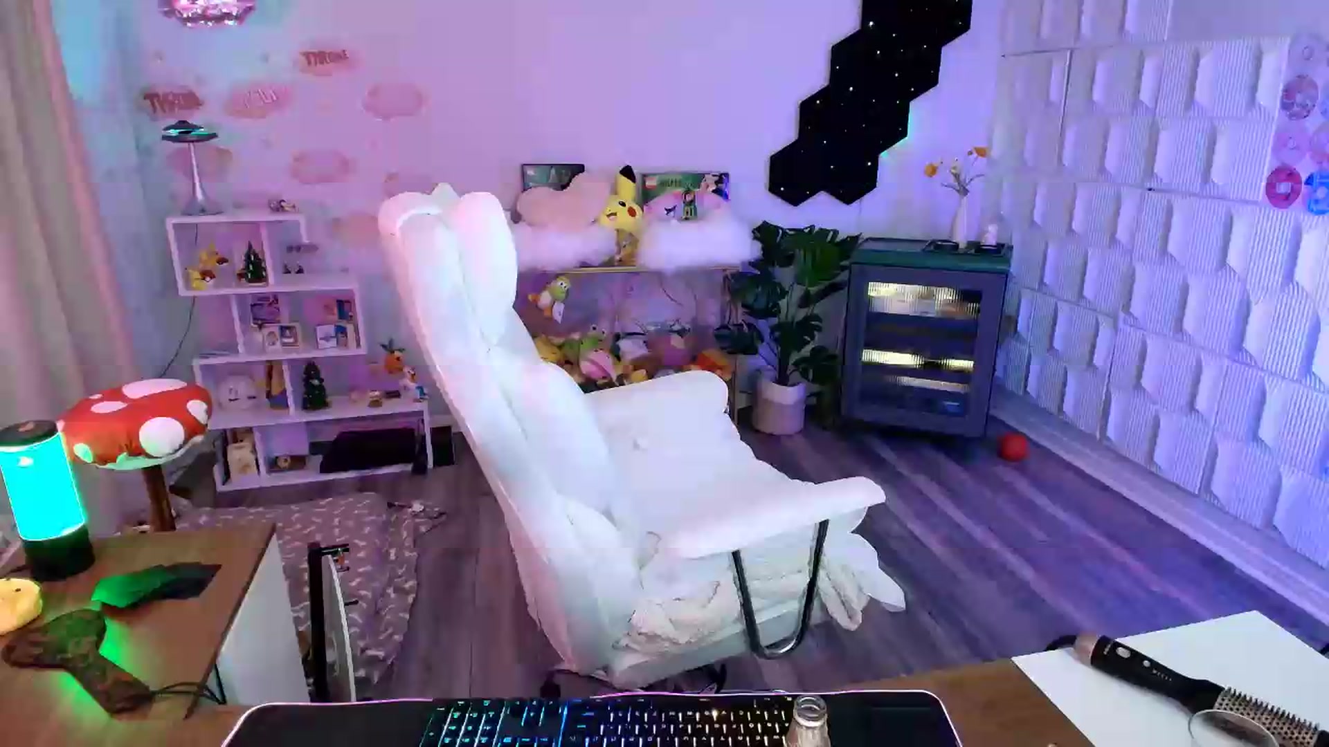 Gallery image thumbnail from kaydolll's myfreecams stream on, 08/30/2026, 06:37 image 16 of 20