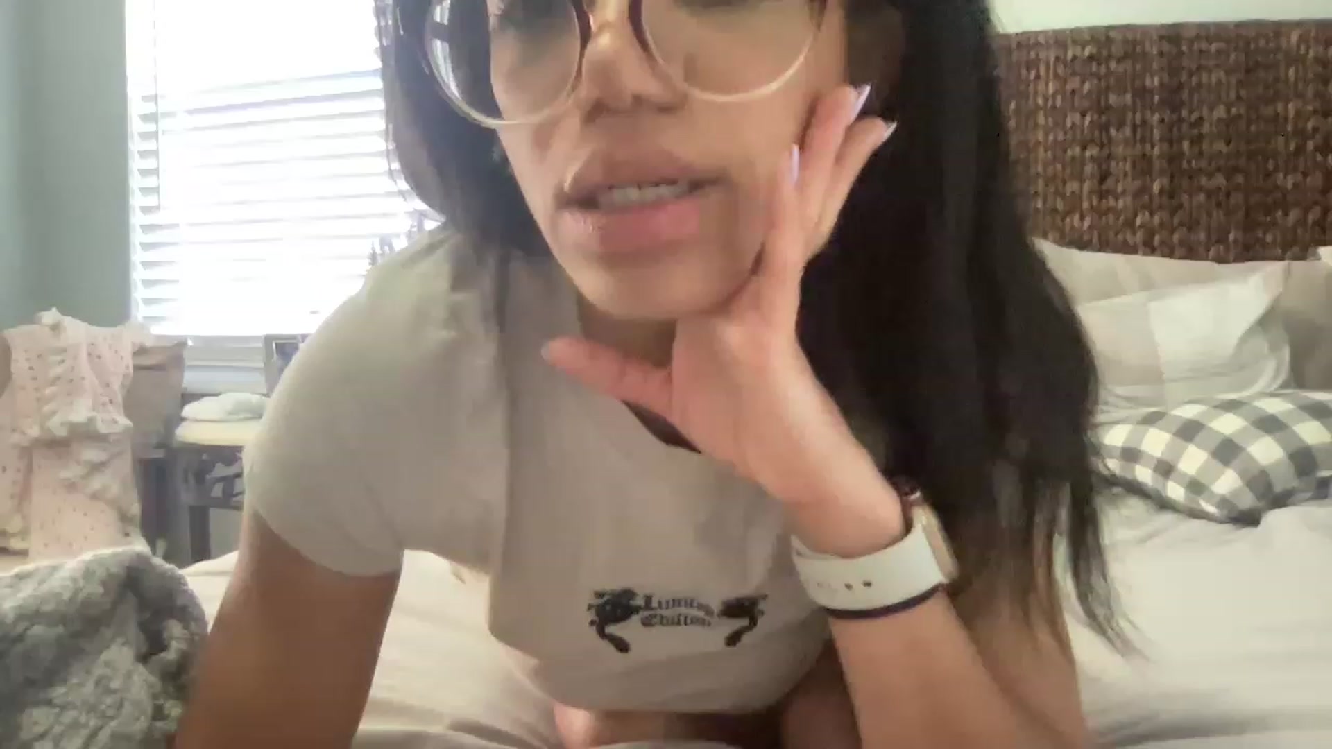 Gallery image thumbnail from kayleemarlee_'s myfreecams stream on, 03/24/2023, 16:16 image 12 of 20