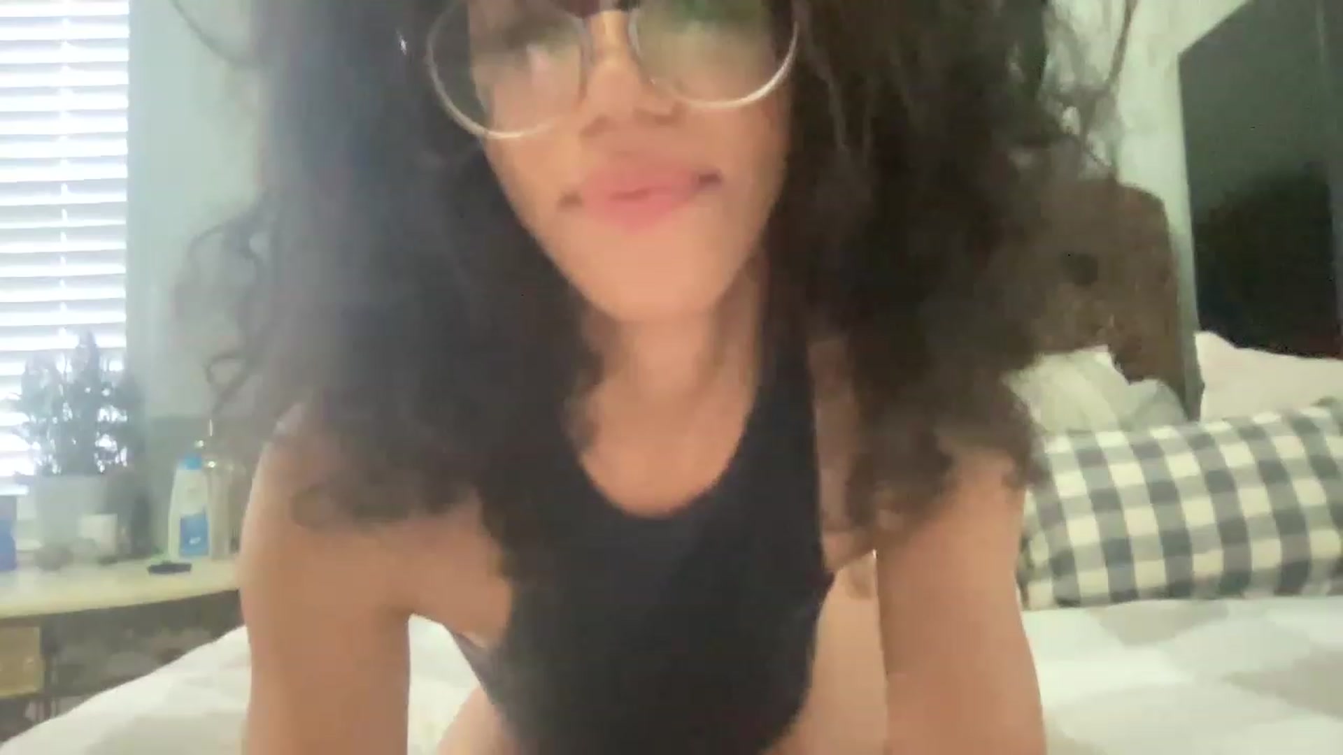 Gallery image thumbnail from kayleemarlee_'s myfreecams stream on, 03/29/2023, 15:05 image 4 of 20