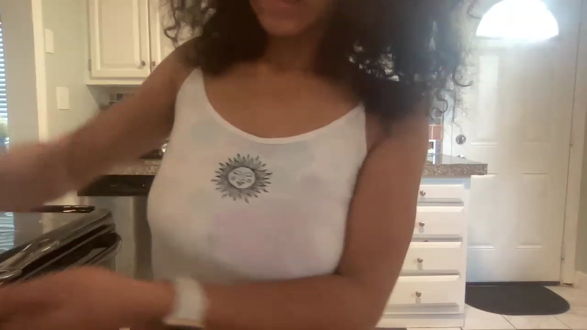 Gallery image thumbnail from kayleemarlee_'s myfreecams stream on, 03/29/2023, 17:08 image 16 of 20
