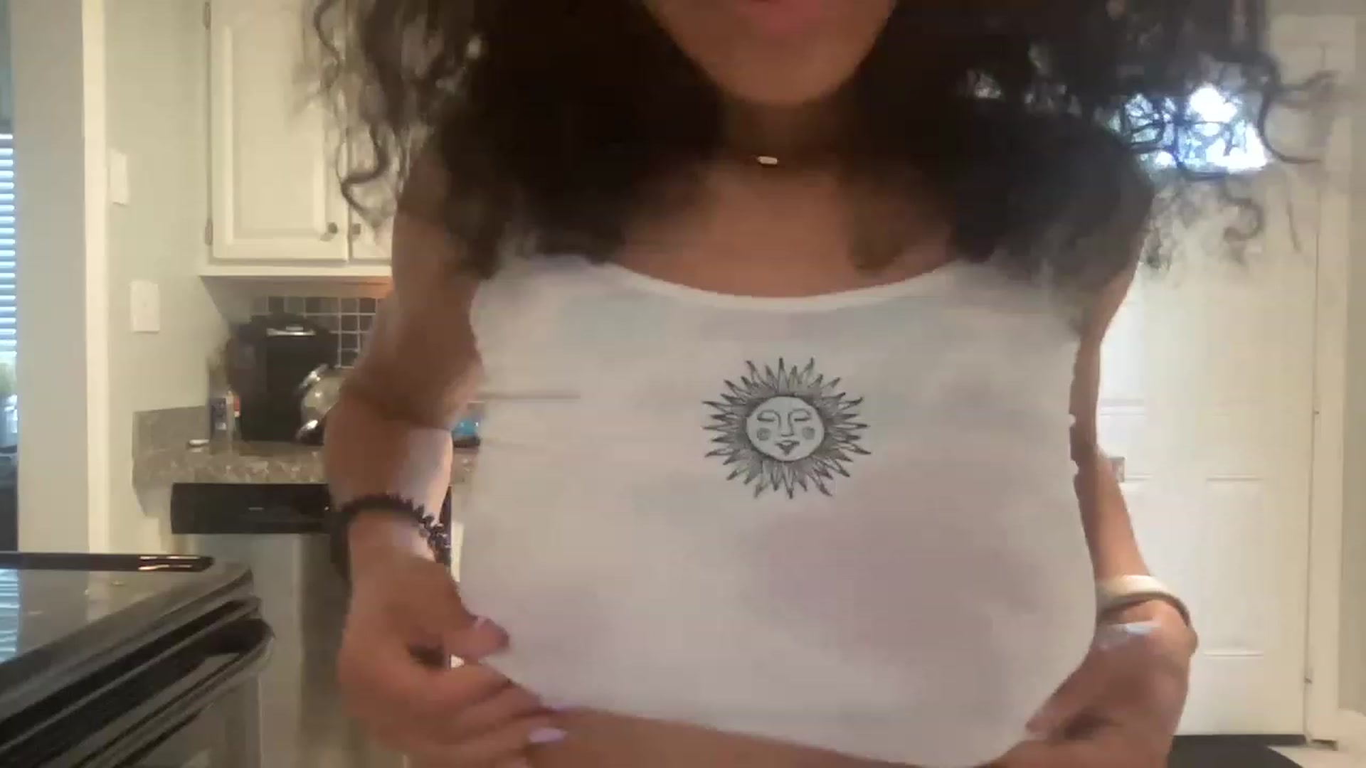 Gallery image thumbnail from kayleemarlee_'s myfreecams stream on, 03/29/2023, 17:08 image 8 of 20