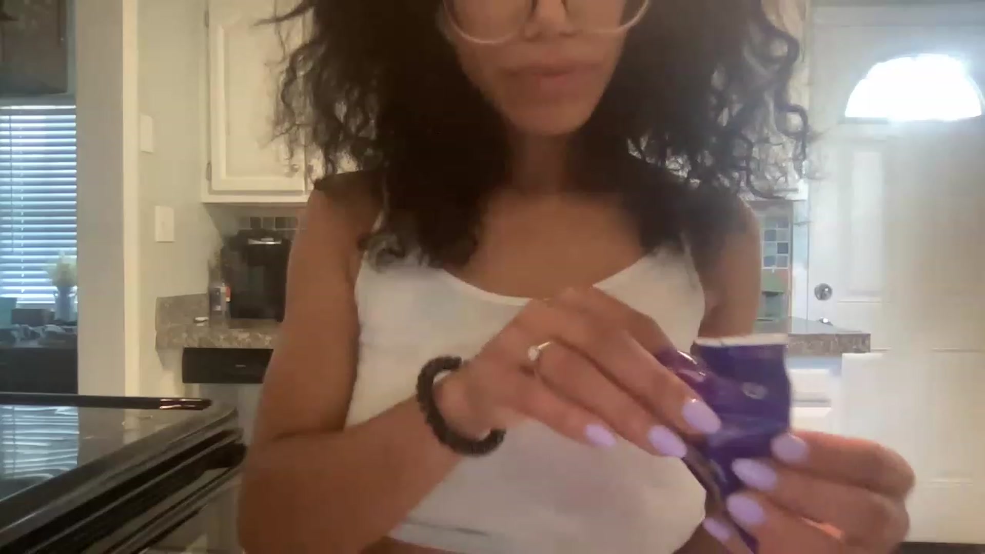 Gallery image thumbnail from kayleemarlee_'s myfreecams stream on, 03/29/2023, 18:11 image 4 of 20
