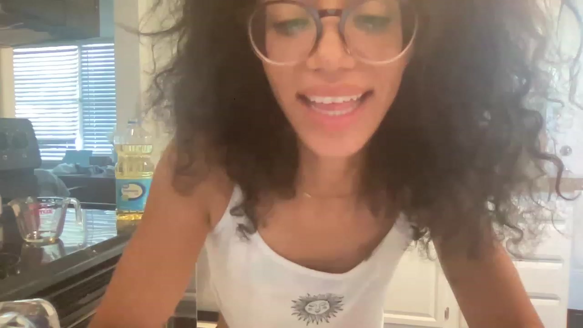 Gallery image thumbnail from kayleemarlee_'s myfreecams stream on, 03/29/2023, 18:11 image 11 of 20