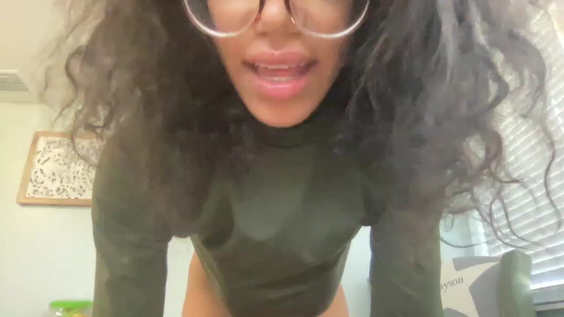 Gallery image thumbnail from kayleemarlee_'s myfreecams stream on, 03/30/2023, 18:32 image 19 of 20