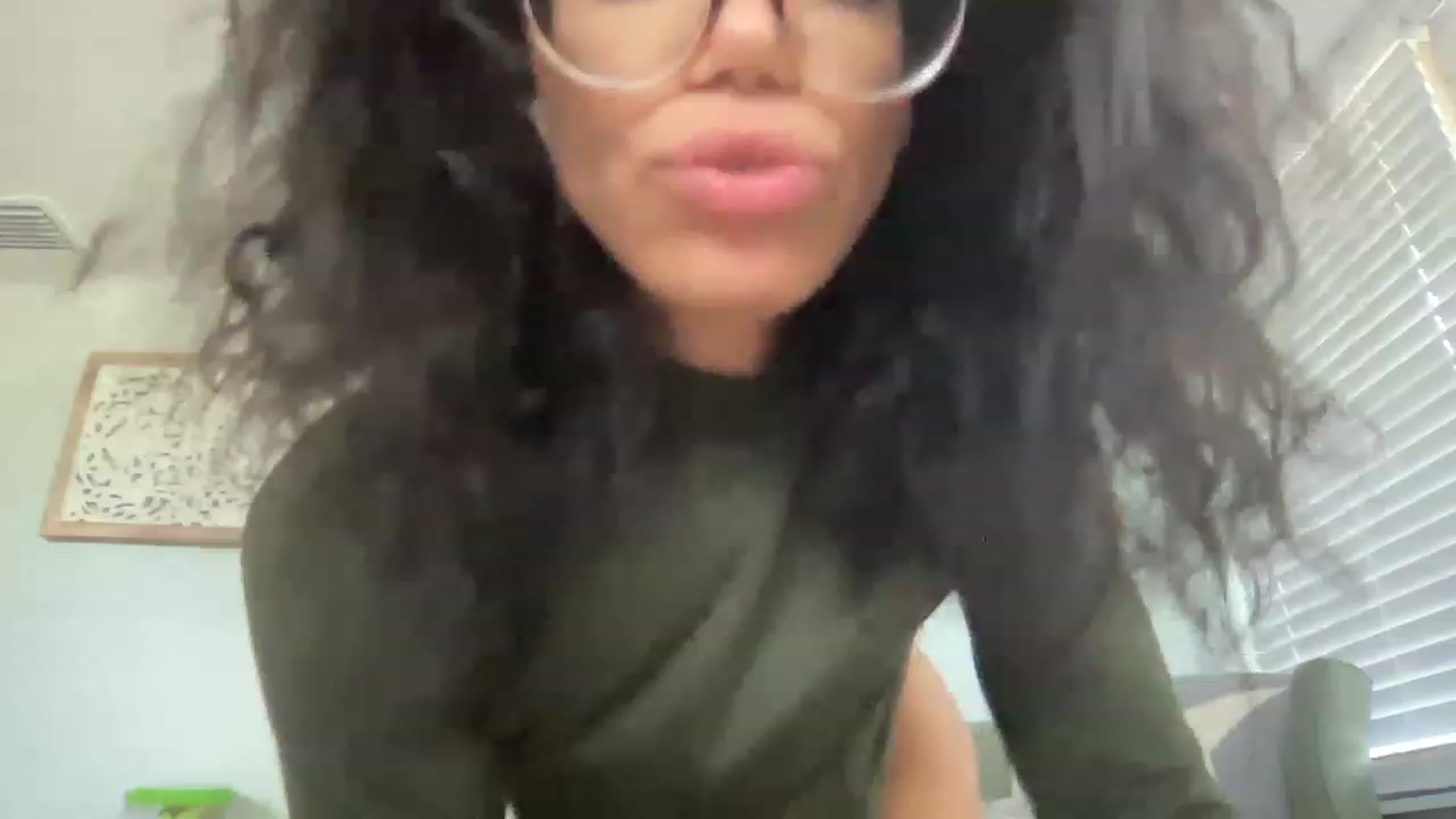 Gallery image thumbnail from kayleemarlee_'s myfreecams stream on, 03/30/2023, 18:32 image 10 of 20