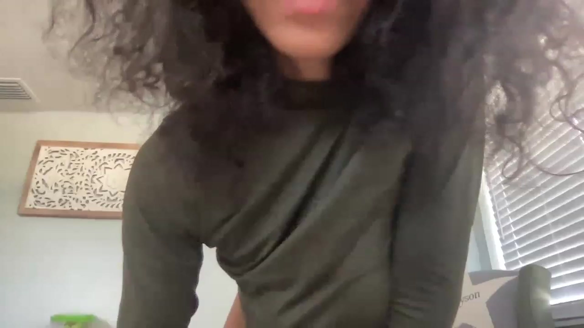 Gallery image thumbnail from kayleemarlee_'s myfreecams stream on, 03/30/2023, 18:32 image 16 of 20