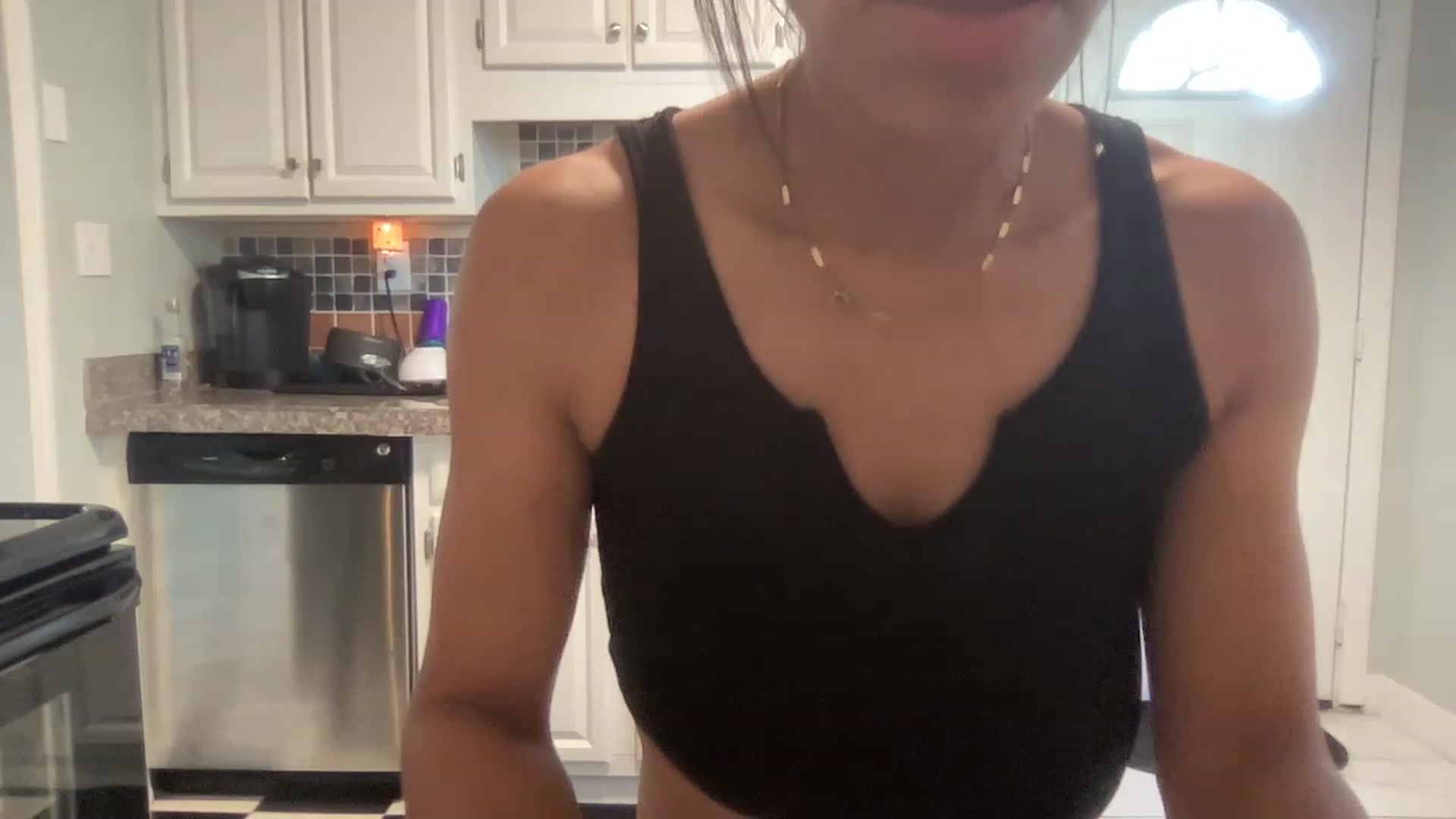 Gallery image thumbnail from kayleemarlee_'s myfreecams stream on, 04/05/2023, 17:59 image 18 of 20
