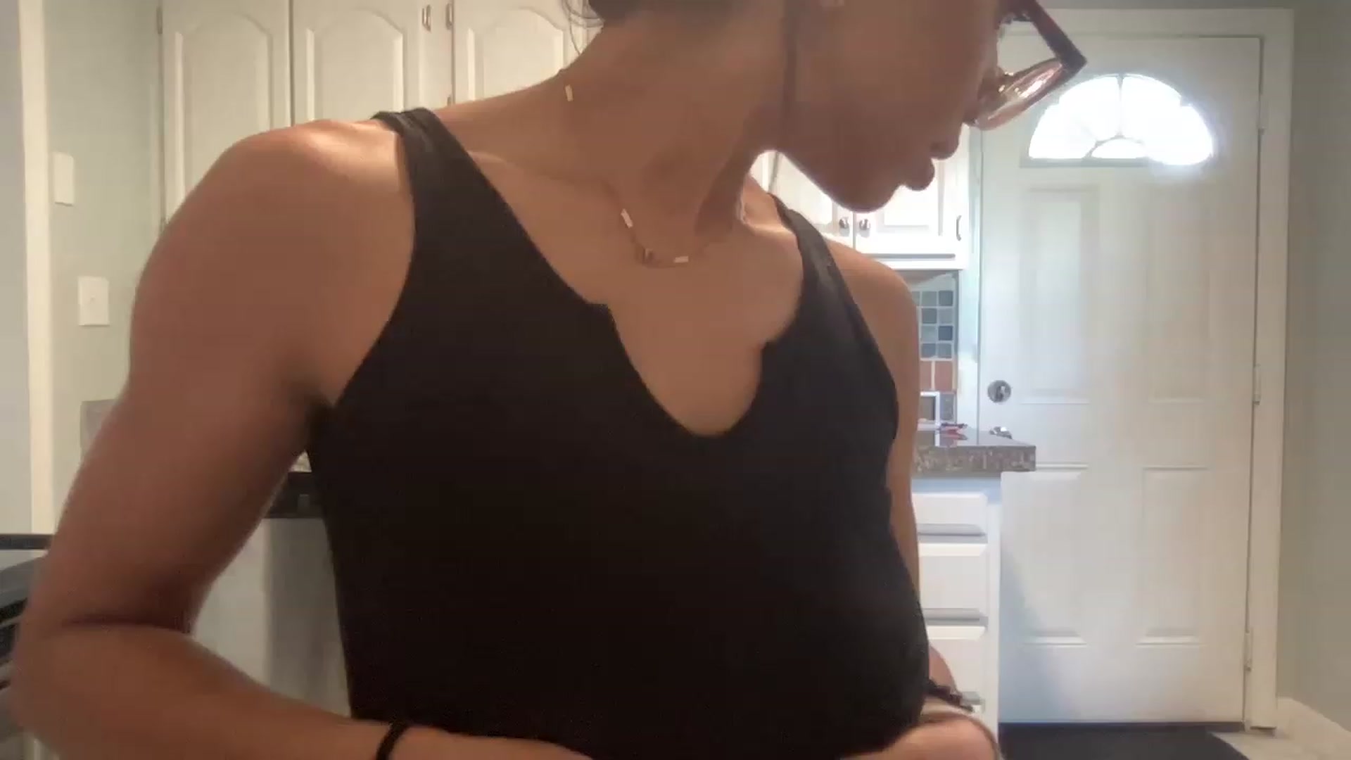 Gallery image thumbnail from kayleemarlee_'s myfreecams stream on, 04/05/2023, 17:59 image 16 of 20