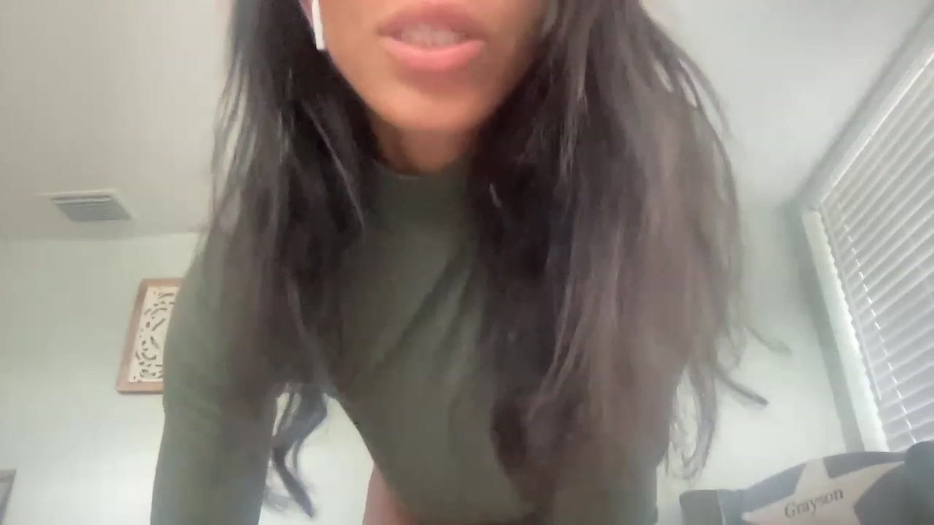 Gallery image thumbnail from kayleemarlee_'s myfreecams stream on, 04/06/2023, 16:21 image 8 of 20