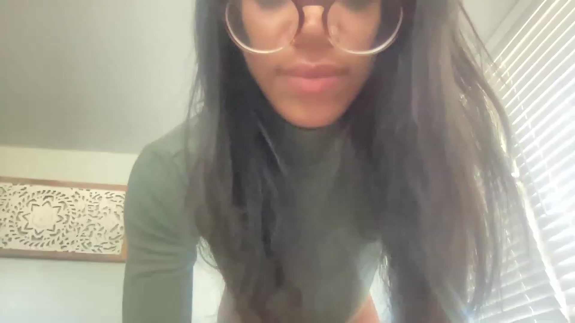 Gallery image thumbnail from kayleemarlee_'s myfreecams stream on, 04/06/2023, 17:05 image 18 of 20