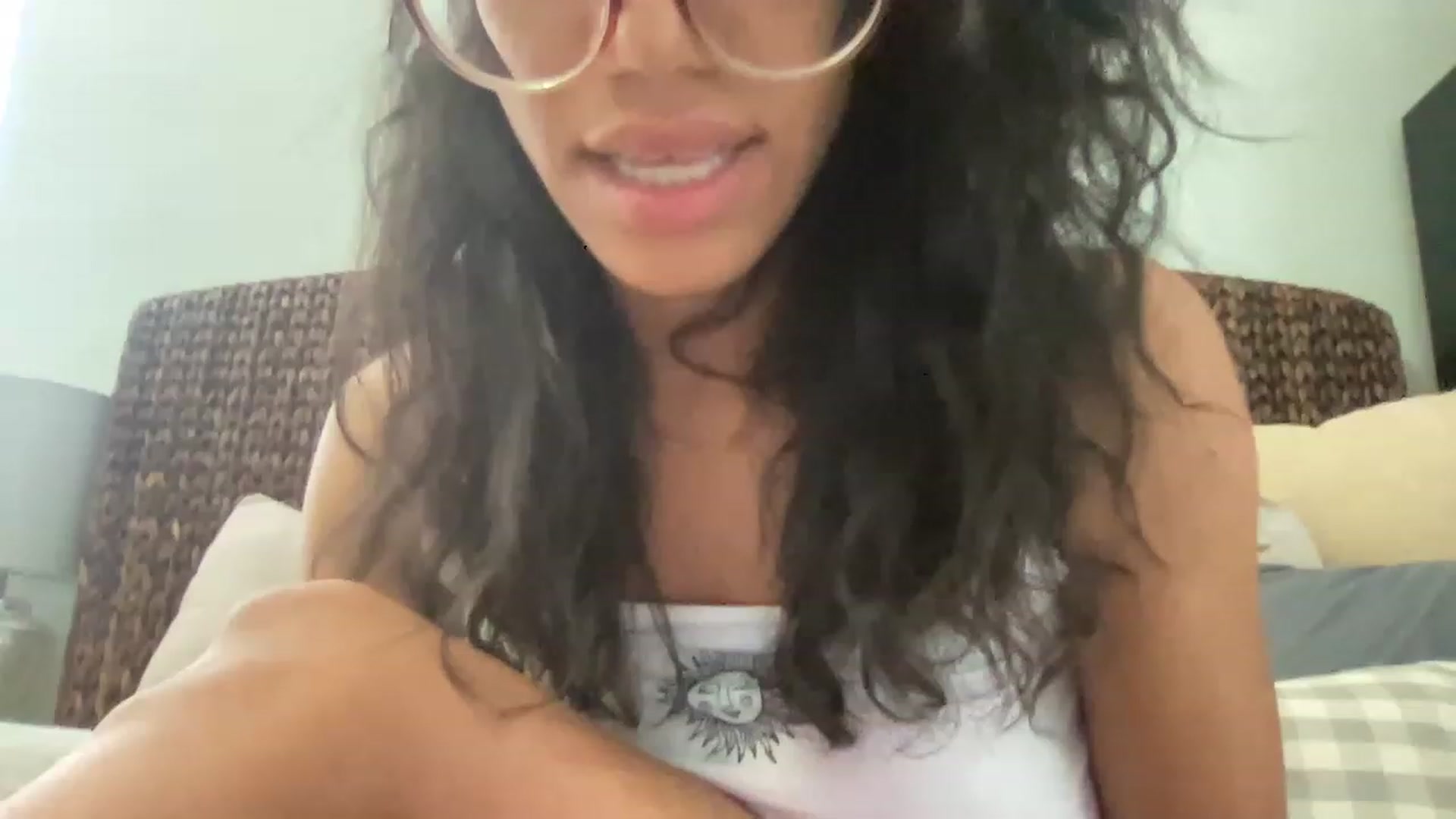 Gallery image thumbnail from kayleemarlee_'s myfreecams stream on, 04/13/2023, 18:28 image 4 of 20