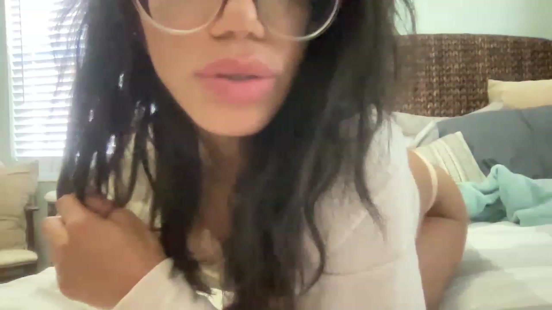 Gallery image thumbnail from kayleemarlee_'s myfreecams stream on, 04/18/2023, 16:16 image 16 of 20