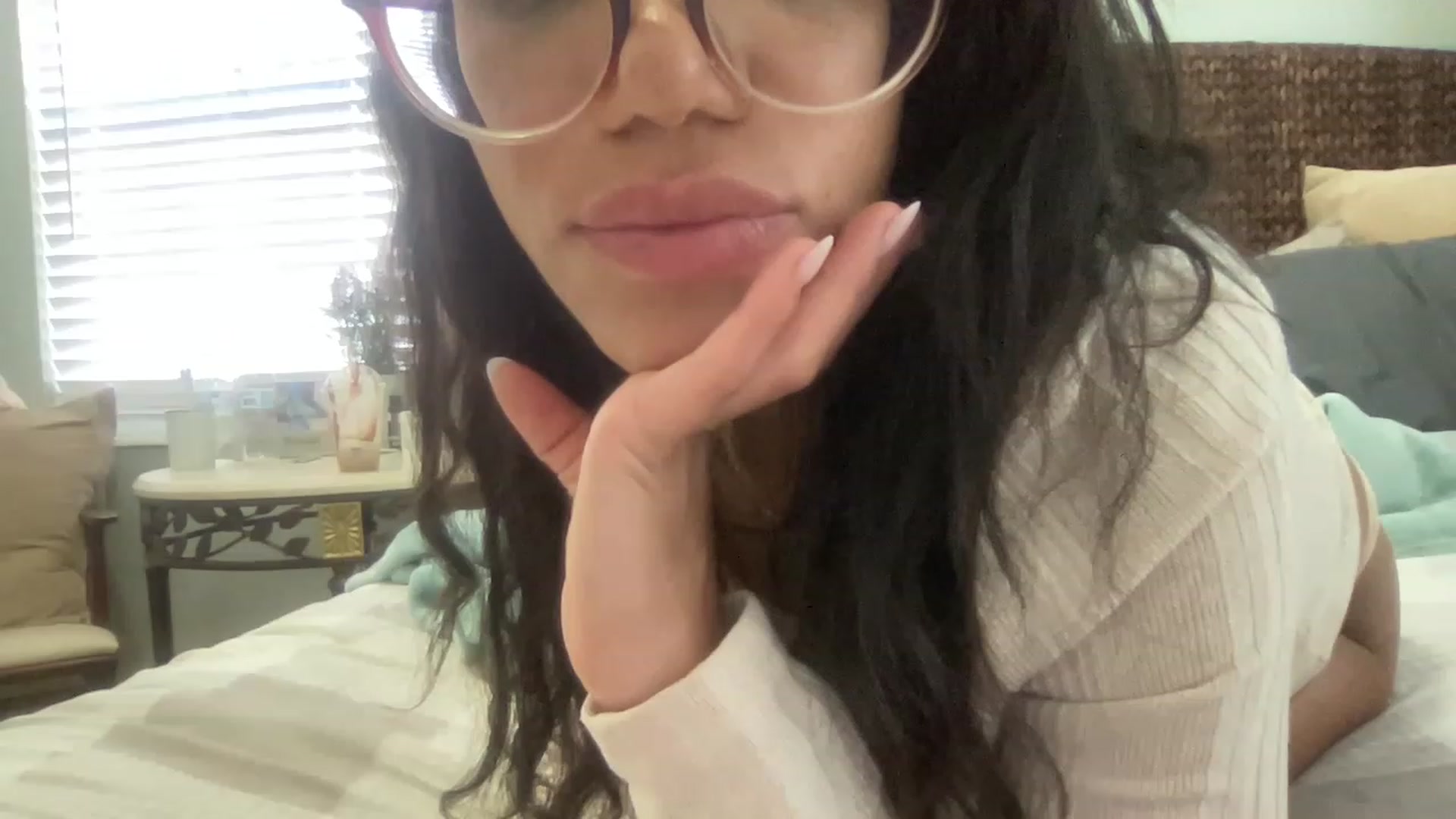 Gallery image thumbnail from kayleemarlee_'s myfreecams stream on, 04/18/2023, 16:16 image 18 of 20