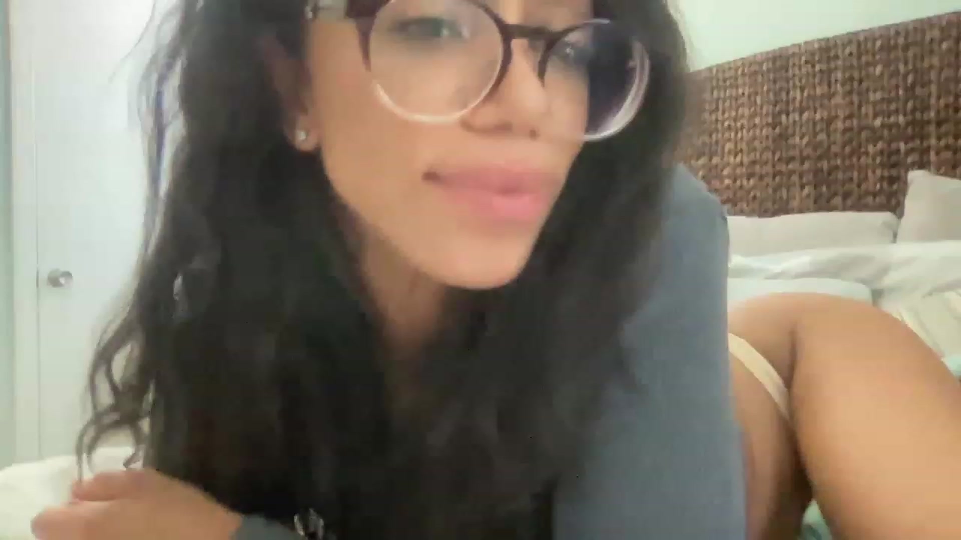 Gallery image thumbnail from kayleemarlee_'s myfreecams stream on, 04/18/2023, 18:09 image 10 of 20