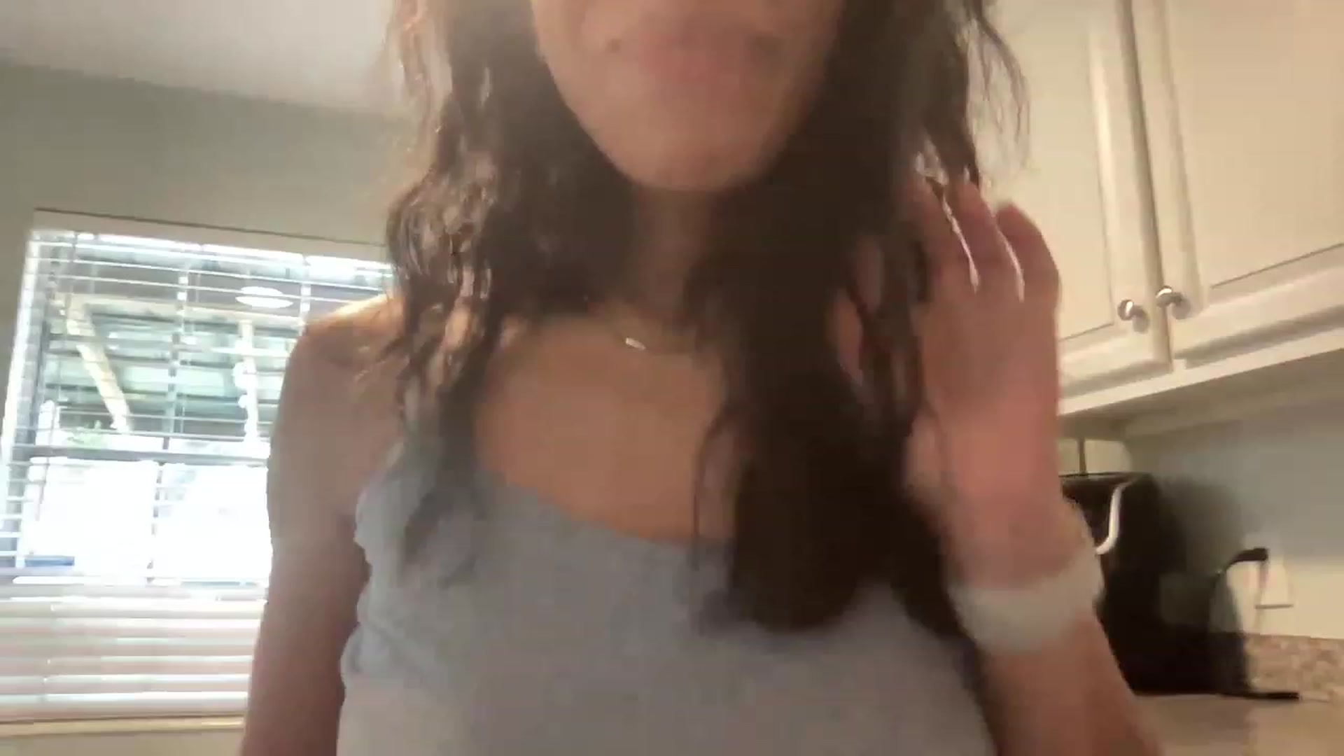 Gallery image thumbnail from kayleemarlee_'s myfreecams stream on, 04/25/2023, 15:24 image 6 of 20
