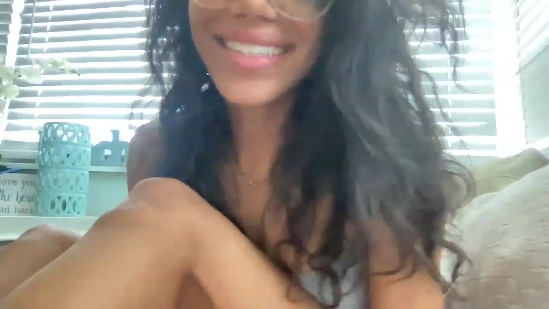 Gallery image thumbnail from kayleemarlee_'s myfreecams stream on, 04/25/2023, 17:19 image 17 of 20