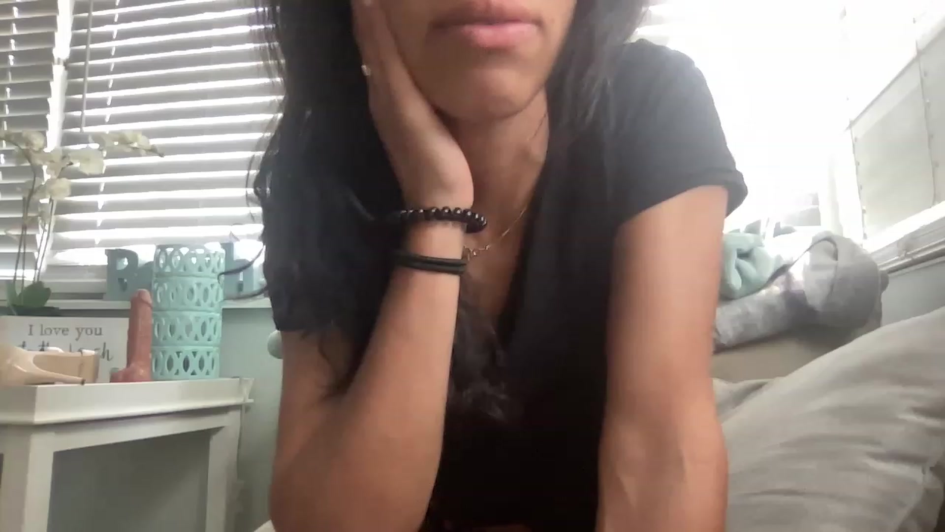 Gallery image thumbnail from kayleemarlee_'s myfreecams stream on, 04/27/2023, 16:18 image 2 of 20