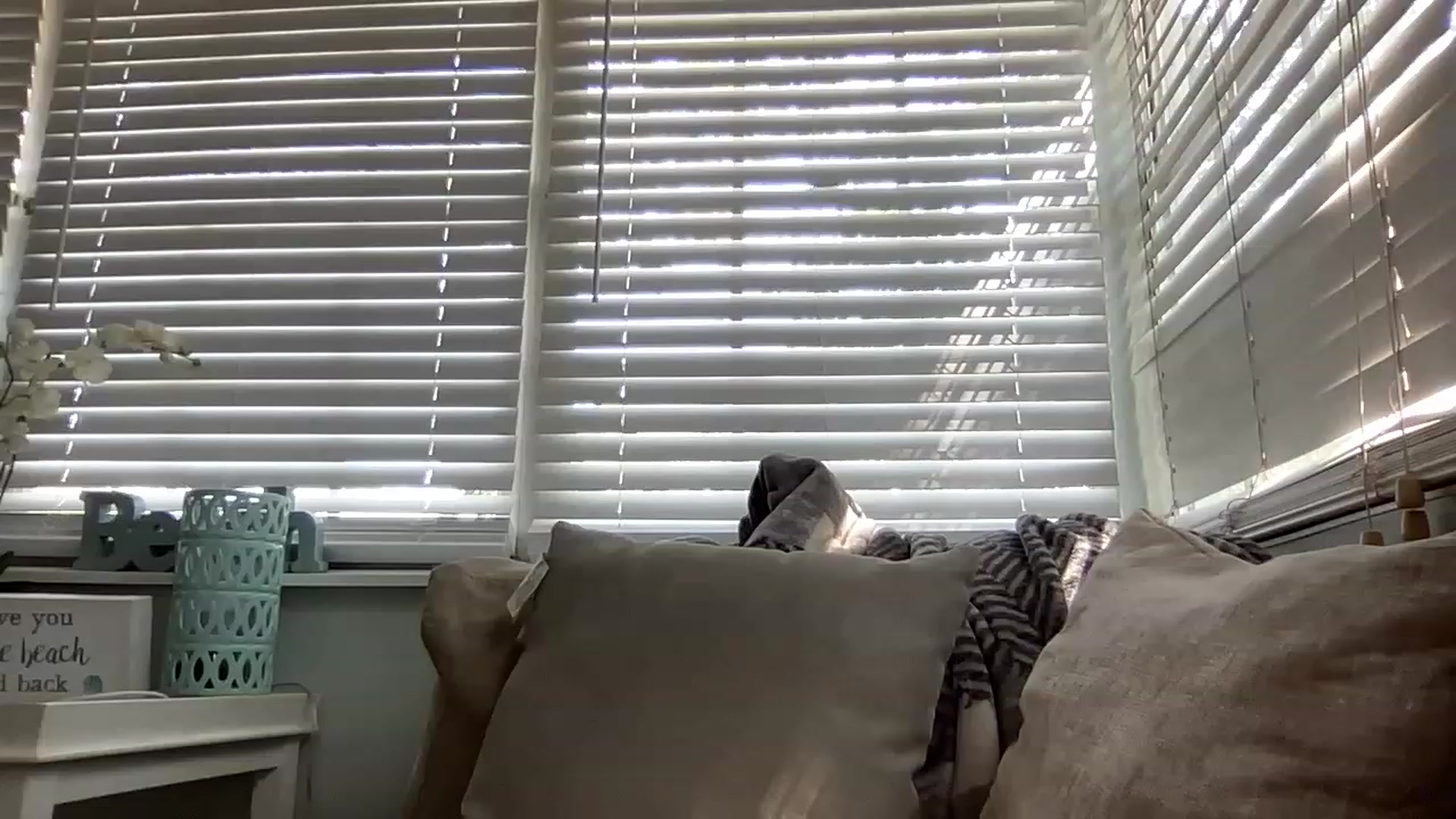 Gallery image thumbnail from kayleemarlee_'s myfreecams stream on, 05/04/2023, 15:35 image 19 of 20