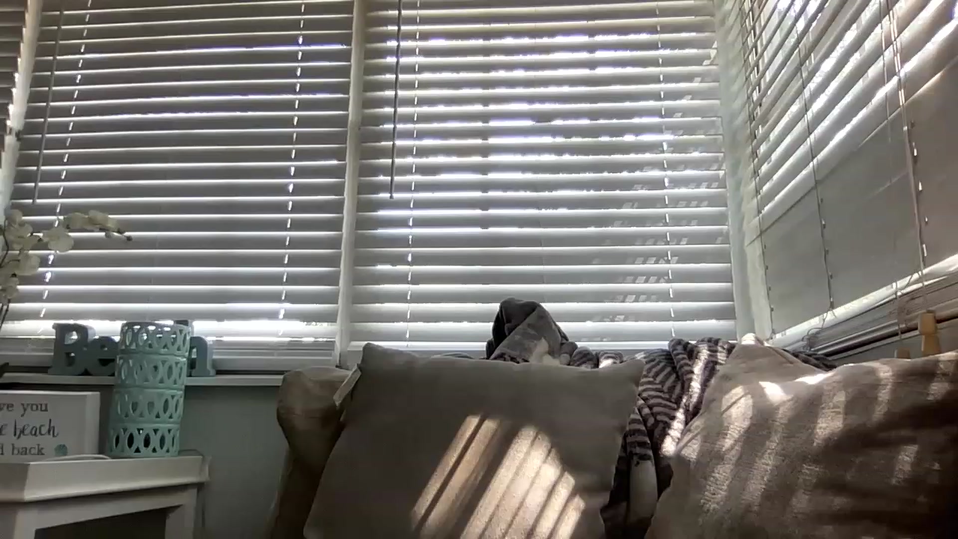 Gallery image thumbnail from kayleemarlee_'s myfreecams stream on, 05/04/2023, 15:35 image 16 of 20