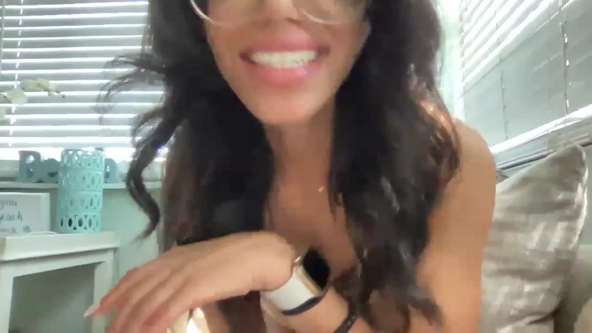 Gallery image thumbnail from kayleemarlee_'s myfreecams stream on, 05/04/2023, 15:35 image 13 of 20